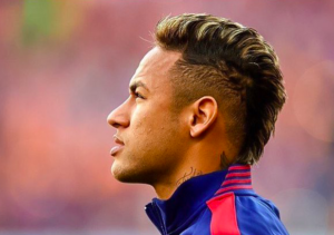 21年 最新ネイマールの髪型がパリのキッズに大人気 後ろのパーマはどうなっているのか サッカー解剖者 本田