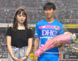 サッカー鎌田大地選手の弟 嫁 妻 が話題 年棒と日本代表でのプレースタイルを分析 サッカー解剖者 本田